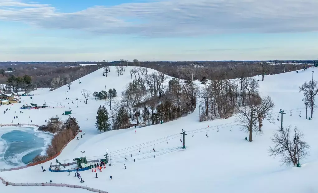 ski resorts near lakes