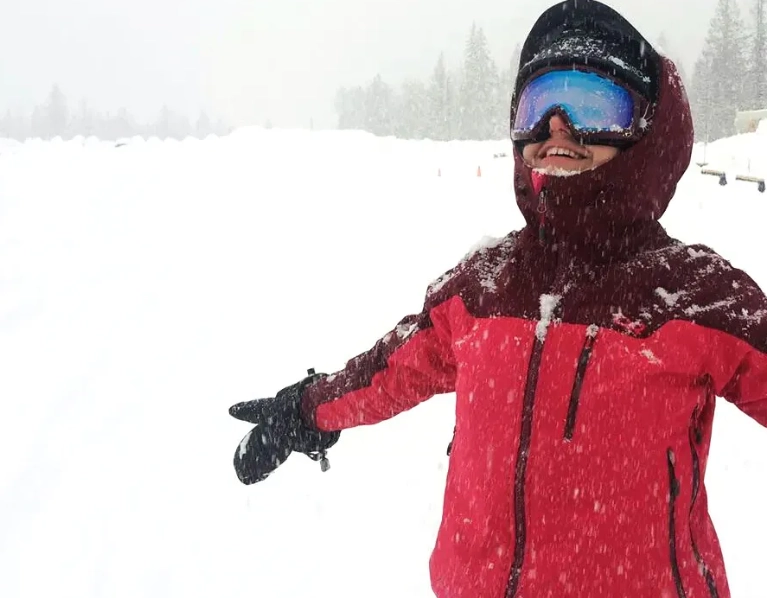 What to wear skiing as a woman?