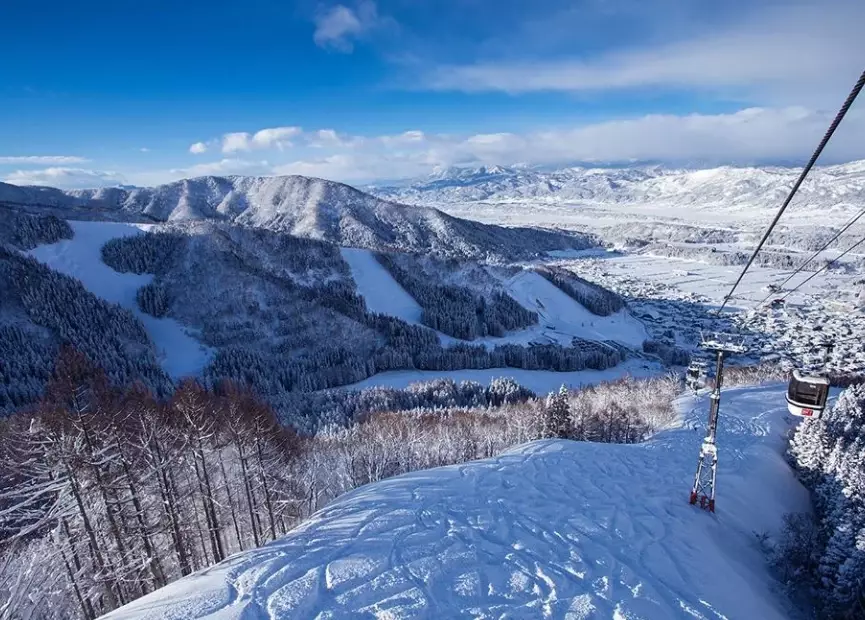 japan ski resorts with hot springs