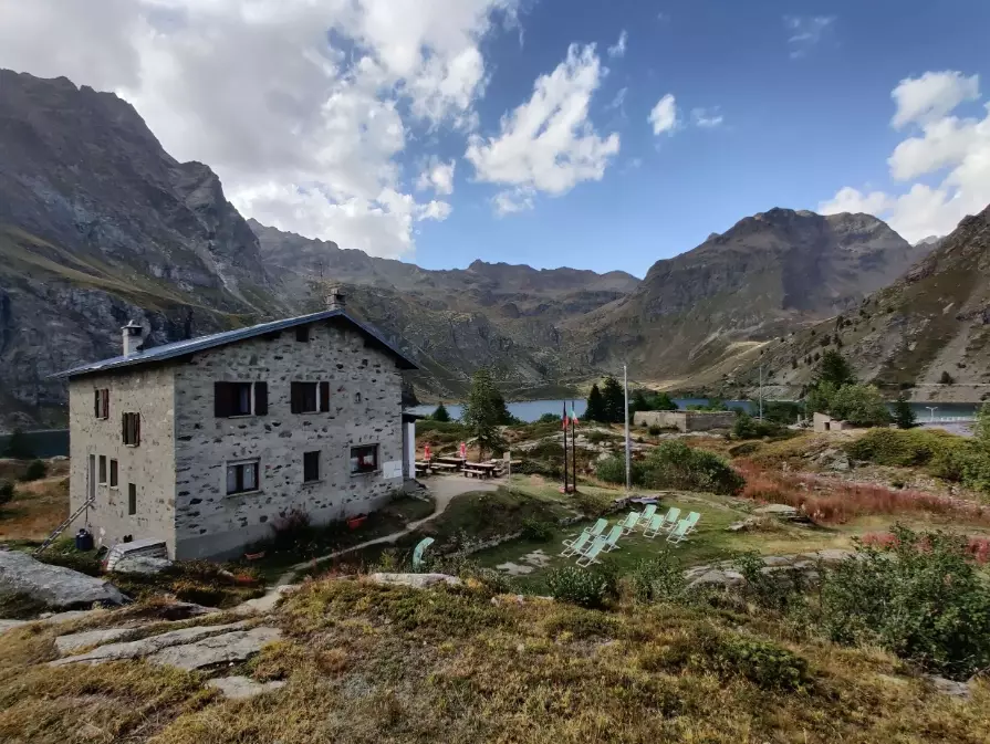 mountain hut booking